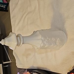 VINTAGE MILKGLASS